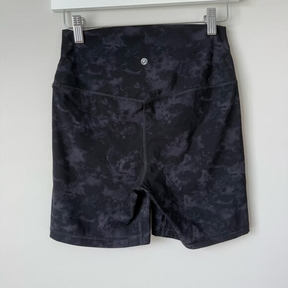 CRZ Yoga | Black and Gray Naked Feeling 6” Bike Shorts - Picture 3 of 6